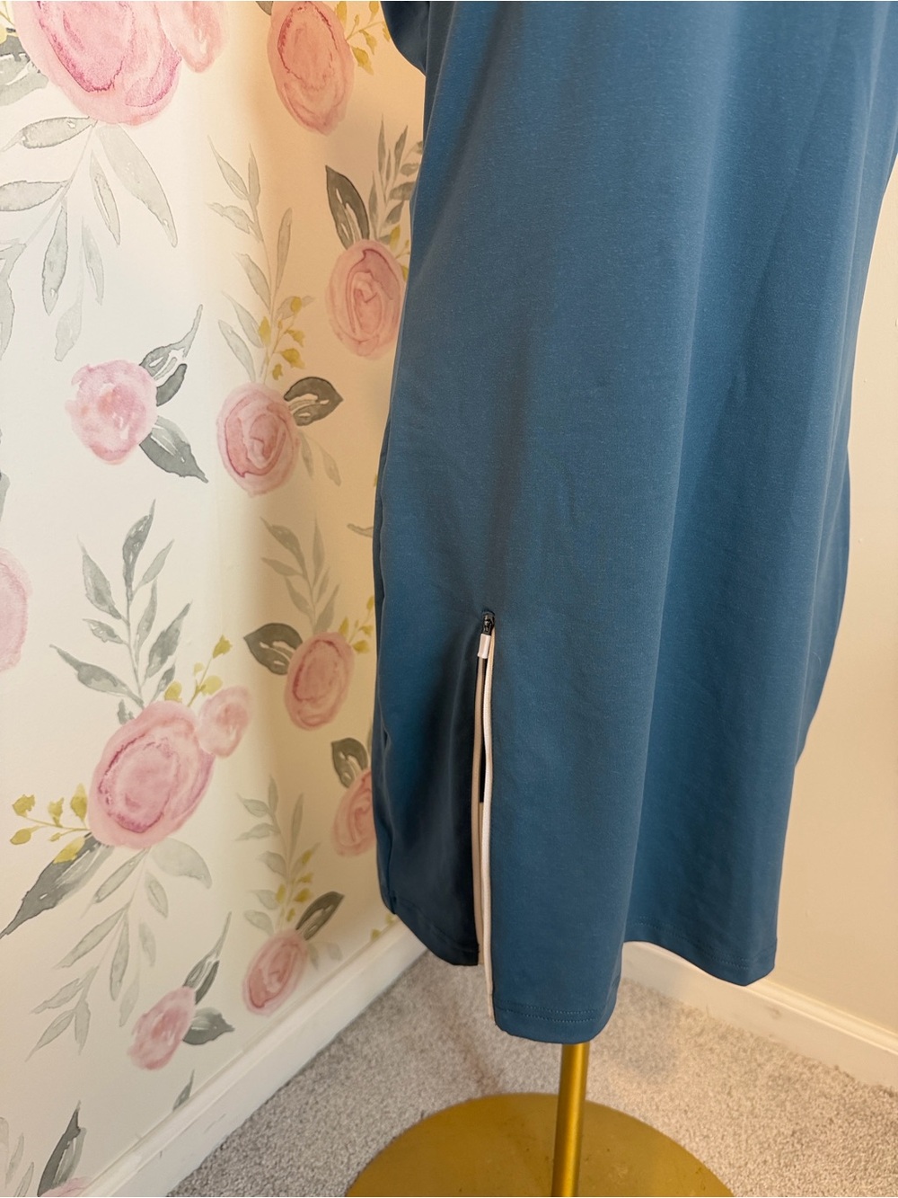 HIVERLAY Golf Sleeveless Mock Neck Active Top in Dusty Teal - Picture 3 of 9